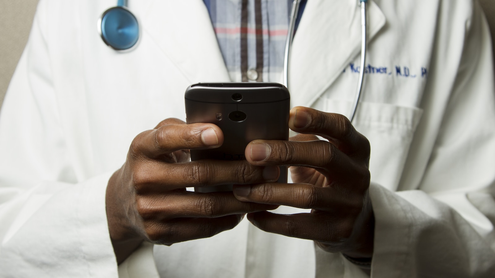 Aplicaciones de la inteligencia artificial en medicina y farmacología
