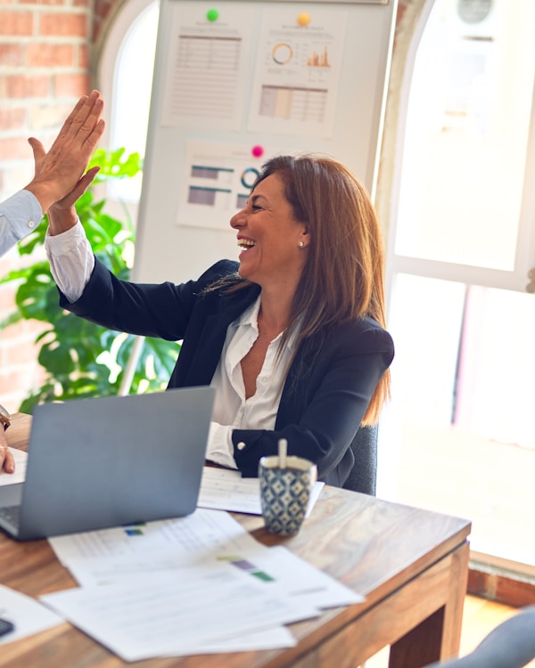 Instructor experto en agentes de IA y automatización